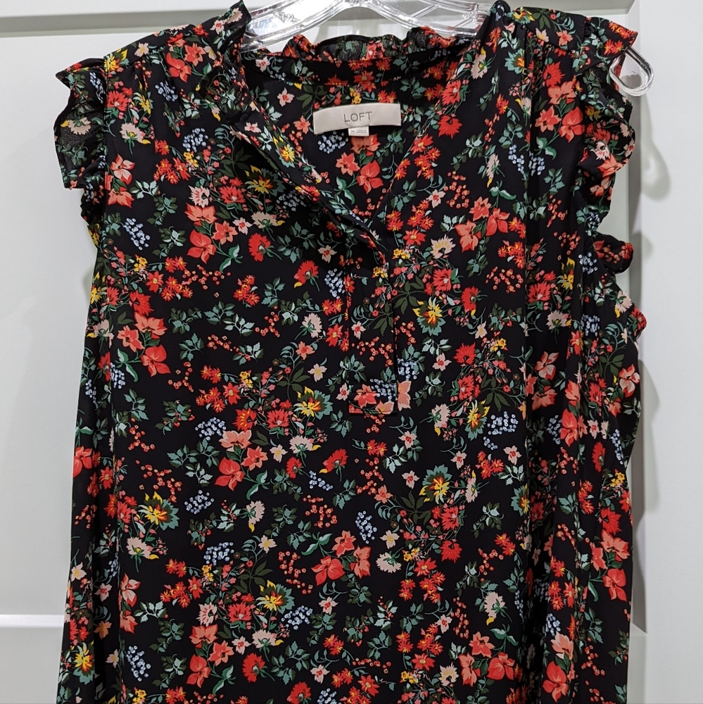 LOFT Henley Ruffle sleeve blouse